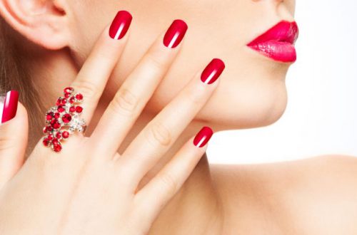 viršutinis nagų lako sluoksnis