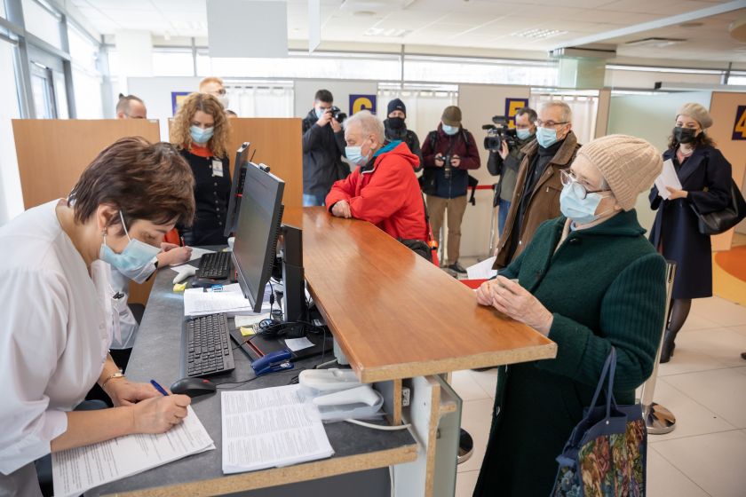 Vilnius kviečia sekti atnaujinamą informaciją apie vakcinas ir registruotis skiepui