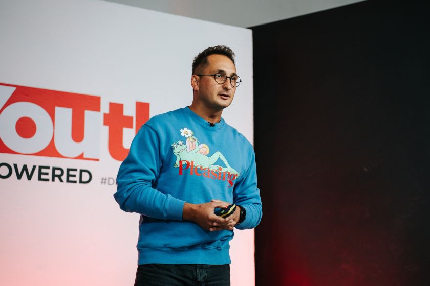 Garsaus žurnalisto O. Gasanovo patarimas jaunimui – tai patvirtino ir gamyklos direktorius, ir startuolio kūrėjas