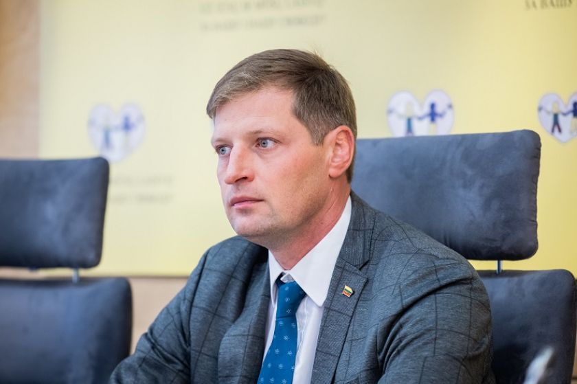 Seimo Demokratų frakcijos „Vardan Lietuvos“ pranešimas: „Demokratai kreipėsi į Generalinę prokuratūrą – prašo ištirti galimo neteisėto lobizmo poveikį žemės ūkio ministrui Kęstučiui Navickui“