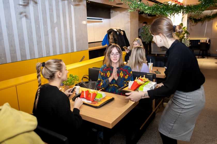 
„McDonald’s“ Lietuvoje pristato ypatingą naujieną – „McPlant“ su augaliniu paplotėliu                