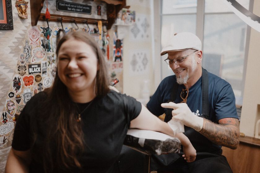 
Daugiau kaip 100 žmonių išreiškė meilę Vilniui išsitatuiruodami sostinės simbolius                