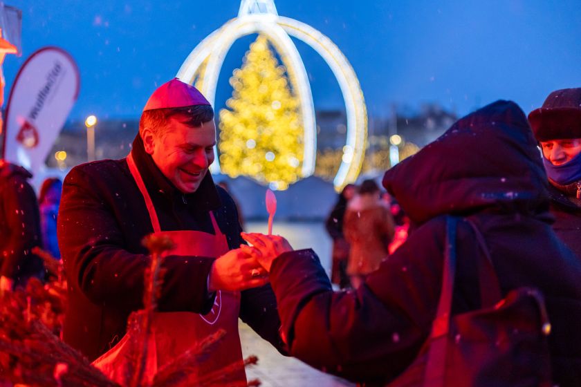„Maltiečių sriuba” sostinės širdyje: apsukęs Lietuvą ir palietęs tūkstančius jautrių širdžių akcijos renginių žygis baigėsi Vilniuje