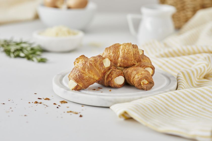 Vasara įsitvirtina „Iki“ lentynose – parduotuves jau pasiekė dar daugiau naujų vasariškų „Su meile IKI“ kepinių