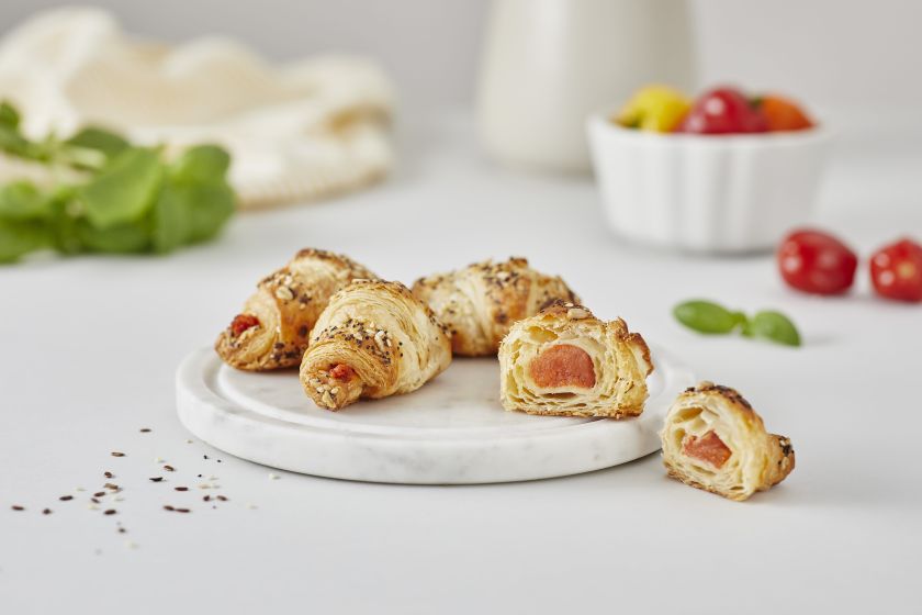 Vasara įsitvirtina „Iki“ lentynose – parduotuves jau pasiekė dar daugiau naujų vasariškų „Su meile IKI“ kepinių