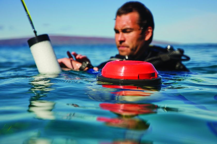 „Garmin“ plečia saugaus nardymo galimybes pristatydamas išmaniąją „Descent S1 Buoy“ plūdę