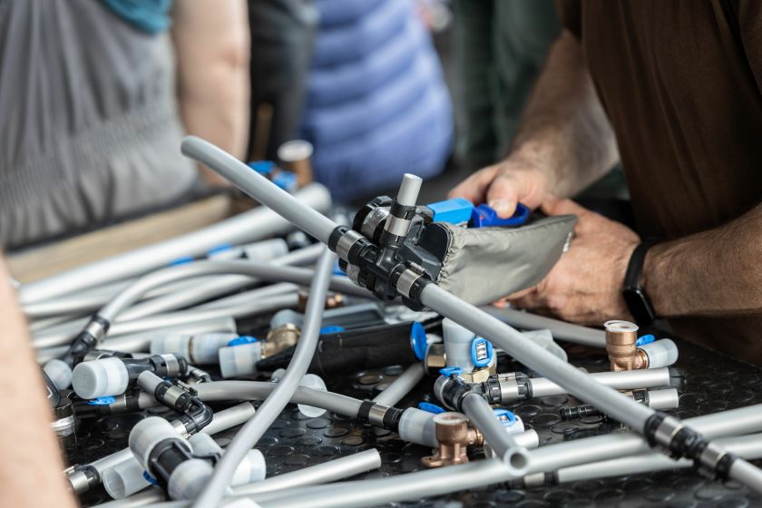 Novatoriška sistema sklandžiam vandens tiekimui ir greitam montavimui: „Geberit FlowFit“