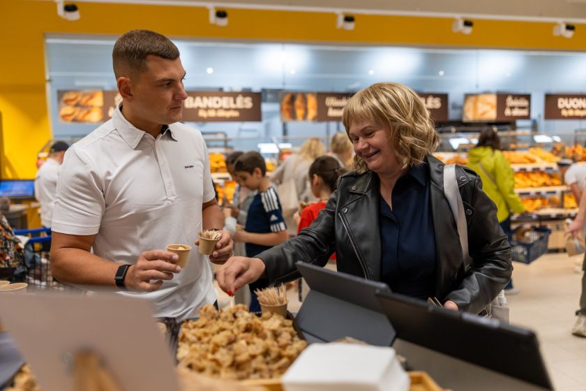 Šventinė diena išaušo: iškilmingai atidaryta atnaujinta Kauno „Akropolio“ „Maxima“