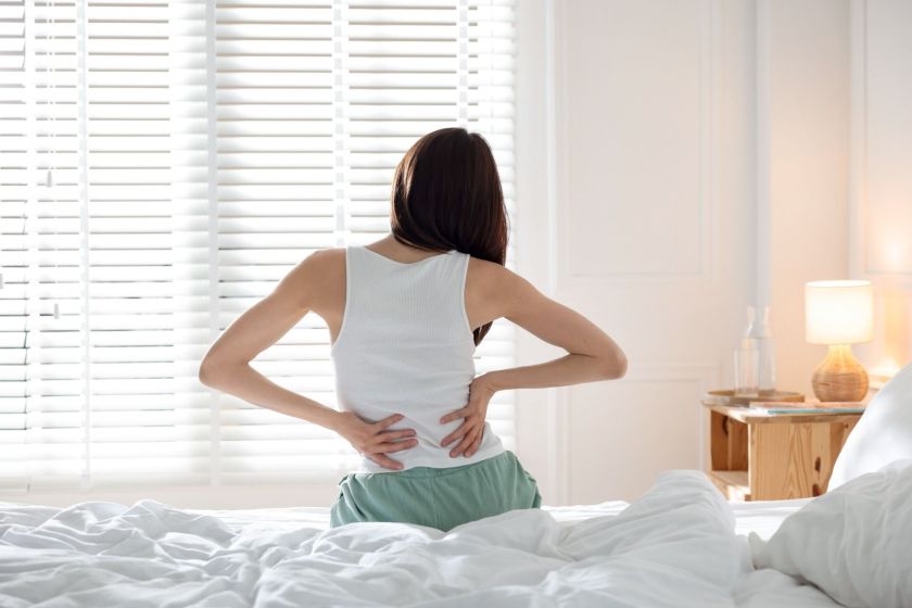 Tyrimai rodo: nugaros skausmus jaučia ir vaikai, ir studentai – padėti gali teisinga miego padėtis