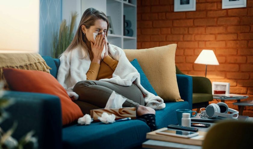 Gripas ar COVID-19? Papasakojo, kaip atskirti susirgimus, ir atskleidė, kada tinkamiausias metas skiepytis