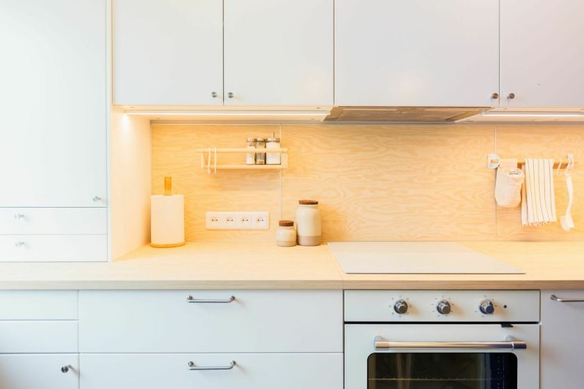 Prieš ir po: kaip atgyvenusi virtuvė tapo šviesia, jaukia ir patogia