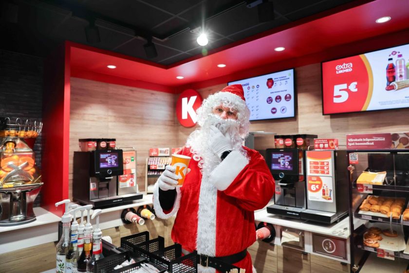 „Circle K“ vaišina Kalėdų Senelius: nemokama kava iki Naujųjų