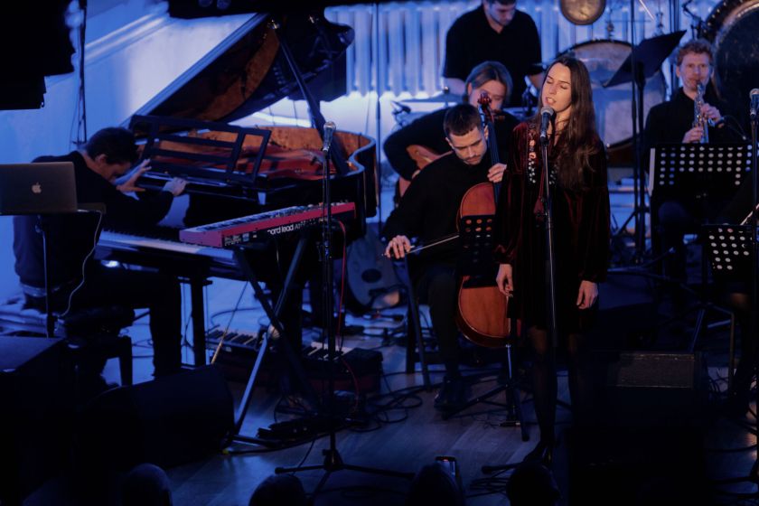 Belaukiant švenčių sostinėje – šiuolaikinė lietuvių advento rapsodija ir draugėn buriantys žaidimai